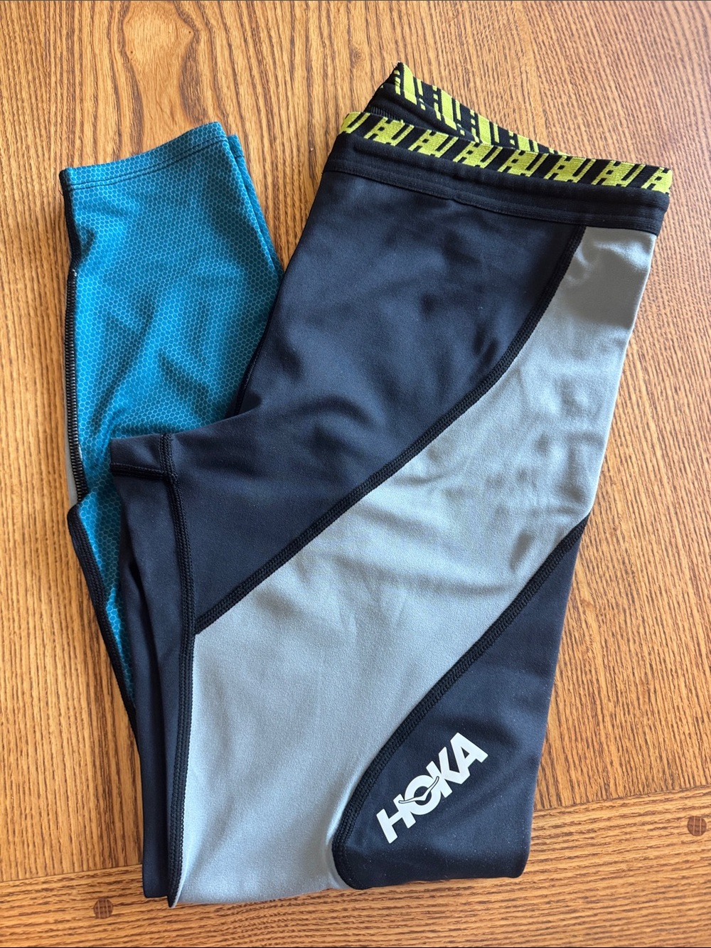 Hoka womens LG Black Gray and Teal Colorblock Leggings